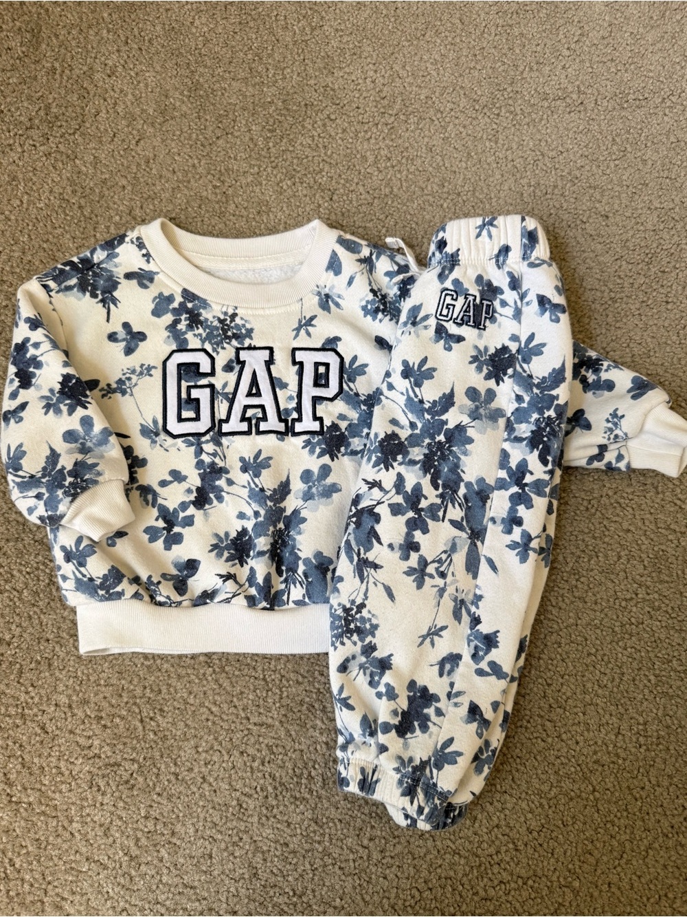 GAP Cream and Blue Floral Sweat Outfit. Size 18 mths